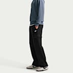 Pants cargo de tejido Fleece con dobladillo abierto para hombre Nike Club
