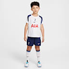 Tottenham Hotspur 2025/26 Stadium Home dreiteiliges Nike Replika-Fußballtrikot-Set (jüngere Kinder)