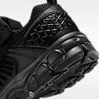 Tenis con detalles reflejantes para niños talla pequeña Nike Vomero 5