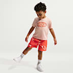 Conjunto de 2 piezas de playera Floatie y shorts infantil Nike Sportswear Club