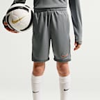 Shorts de fútbol de tejido Knit Dri-FIT para niños talla grande Nike Academy