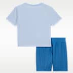 Conjunto de t-shirt com grafismo "Just Do It" e calções de rede Nike Sportswear para bebé
