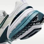 รองเท้าผู้หญิง Nike V2K Run พร้อมส่วนเน้นสะท้อนแสง