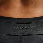 NikeSKIMS Satin Shine Boyshorts mit mittelhohem Bund und Kordelzug (ca. 5 cm, Damen)
