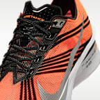 Vaporfly 4 x DISTANCE Straßenlaufschuh für Wettkämpfe (Herren)