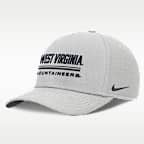 Gorro universitario Nike Dri-FIT ajustable para hombre West Virginia Sideline Practice Rise