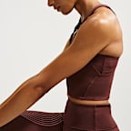 Canotta corta con bra a sostegno medio Nike Tempo – Donna