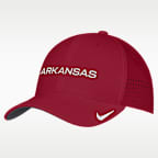 Gorra universitaria Nike Dri-FIT para hombre Arkansas Sideline