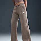 Pants de entrenamiento de piernas anchas de tiro medio para mujer Nike Sportswear Club Fleece
