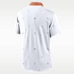 Polo universitario Texas Vapor Pattern para hombre con tecnología Nike Dri-FIT