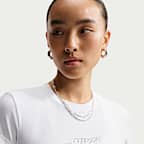 Kort, slimmad t-shirt Nike Sportswear Chill Knit för kvinnor