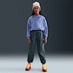 Nike Sportswear Club Fleece-sweatshirt med firkantet pasform og rund hals til piger