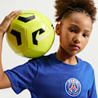 Paris Saint-Germain Older Kids' Nike Football T-shirt