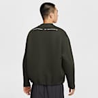 ナイキ テック メンズ フリース クルー リフレクティブ (再帰反射) デザインのアクセント付き