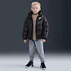 Chamarra acolchada All Day Play para niños talla pequeña Nike Sportswear