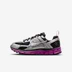 Off Noir/Fire Pink/Photon Dust/Metallic Silver