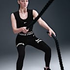 Nike Pro Leggings de 7/8 de talle medio con estampado y paneles de malla - Mujer