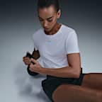 Playera de manga corta Dri-FIT para mujer Nike One Classic Twist