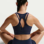 Bra deportivo de baja sujeción de líneas largas con almohadillas para mujer Nike Zenvy