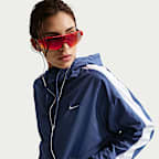 Chamarra con gorro de ajuste holgado para mujer UV Nike Sportswear Classic Wovens