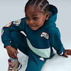 Conjunto de sudadera con gorro sin cierre y joggers de tejido Fleece infantil Nike