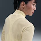 Haut de running deuxième couche Dri-FIT à 1/4 de zip Nike Trail pour femme