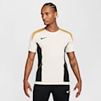 Playera de fútbol de manga corta Dri-FIT para hombre Nike Strike+