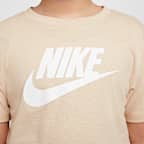 Playera de corte cuadrado para niños talla pequeña Nike Club