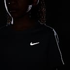 เสื้อเทรนนิ่งแขนสั้นเด็กโต Nike Dri-FIT Miler (ชาย)