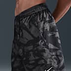 Shorts versátiles Dri-FIT de 18 cm sin forro para hombre Nike Form