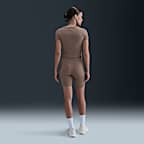 Shorts de ciclismo de tiro alto de 20 cm con bolsillos para mujer Nike One