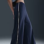 กางเกงวอร์มขายาวทรงขากว้างเอวปานกลางผู้หญิง Nike Sportswear