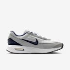 Nike College Air Max Verse (UConn) Men's Shoes