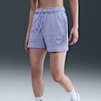 나이키 스포츠웨어 클럽 플리스 여성 미드라이즈 4인치 그래픽 쇼츠