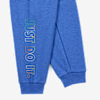 Conjunto de playera y pants Reveal Printed para bebé (12-24M) Nike Sportswear