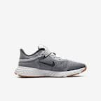 Nike Revolution 5 FlyEase Older Kids' Running Shoes (Wide)