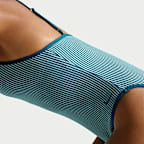 Traje de baño de una sola pieza de cuello cuadrado con textura ondulada para mujer Nike Swim