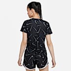 ナイキ Dri-FIT スウッシュ ウィメンズ ショートスリーブ プリント ランニングトップ