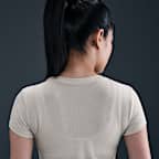 ナイキ スポーツウェア ウィメンズ スリム ショートスリーブ グラフィック Tシャツ