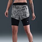 Shorts de correr con diseño reflejante de tiro medio 2 en 1 para mujer Nike Swift