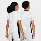 Nike Academy Pro Older Kids' Dri-FIT Short-Sleeve Football Top
