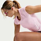 Playera de correr de manga tipo casquillo Dri-FIT para mujer Nike Tempo Swoosh