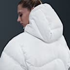 Chamarra acolchada Therma-FIT oversized de plumón para mujer Nike Sportswear Swoosh Series