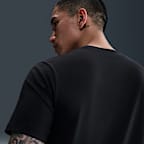 Nike 男款健身 T 恤