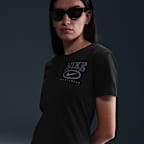 Playera de manga corta con gráfico para mujer Nike Sportswear Club