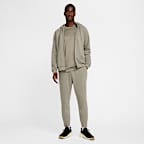 Joggers de alto rendimiento Dri-FIT con protección UV para hombre Nike Primary Fleece