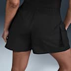 Nike Sportswear Essential szőtt magas derekú, 13 cm-es női oldalzsebes rövidnadrág