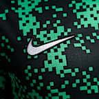Nike Academy Pro Men's Dri-FIT Football Short-Sleeve Graphic Top