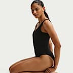 Traje de baño de una pieza con cuello en forma de U con textura Shoreline para mujer Nike Swim