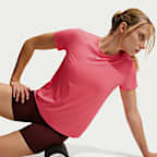 Nike One Classic Dri-FIT Kısa Kollu Kadın Üstü